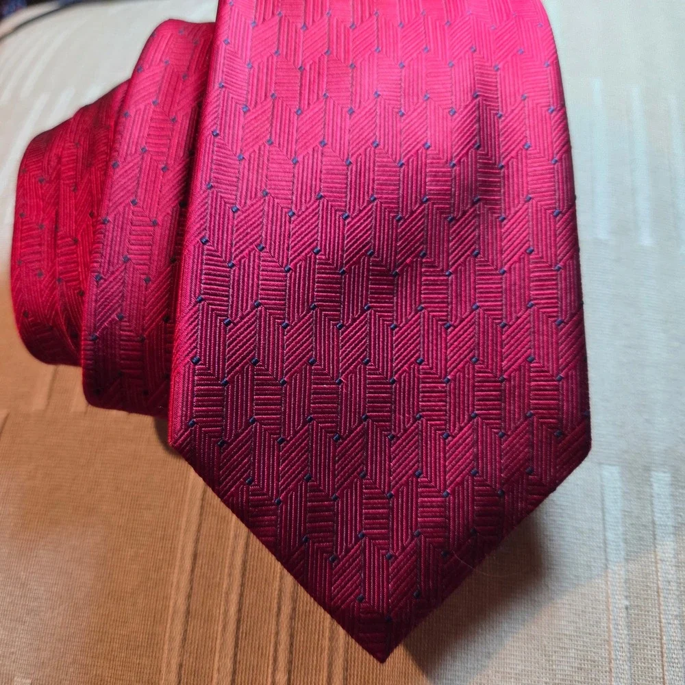 Jones New York Mens 100% Silk Red Geometric Pattern Necktie‎